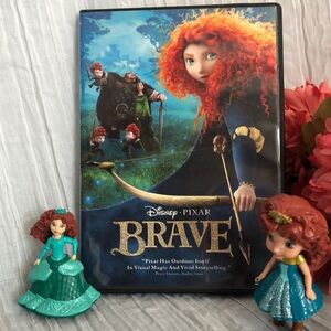 DISNEY PIXAR Brave movie DVD & Merida 2 pack plastic action figure dolls